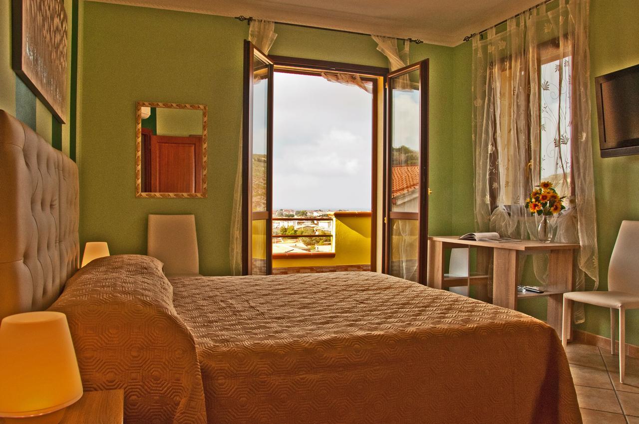 Casa Vacanze Sandalia Боза Екстериор снимка
