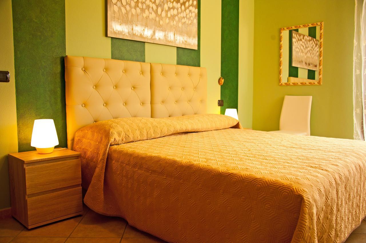 Casa Vacanze Sandalia Боза Екстериор снимка