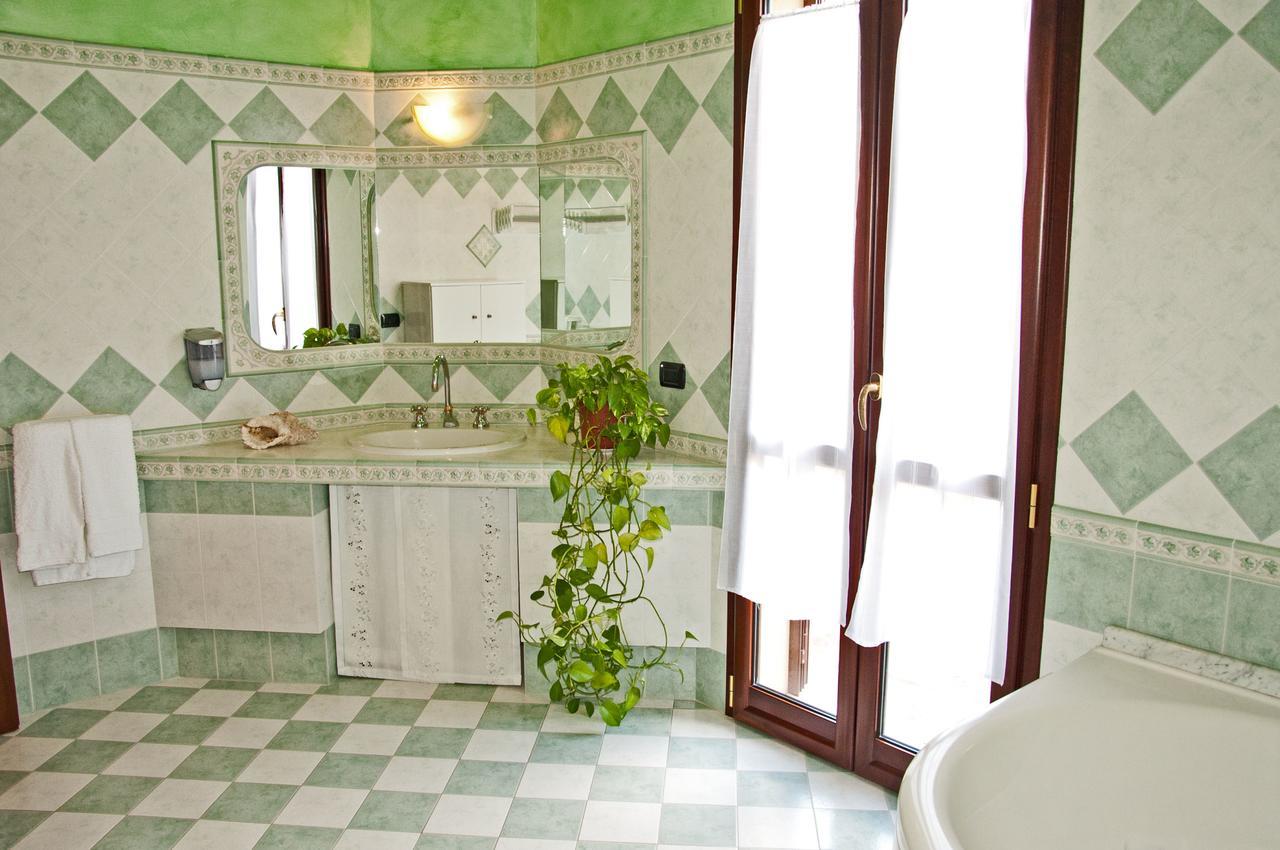 Casa Vacanze Sandalia Боза Екстериор снимка