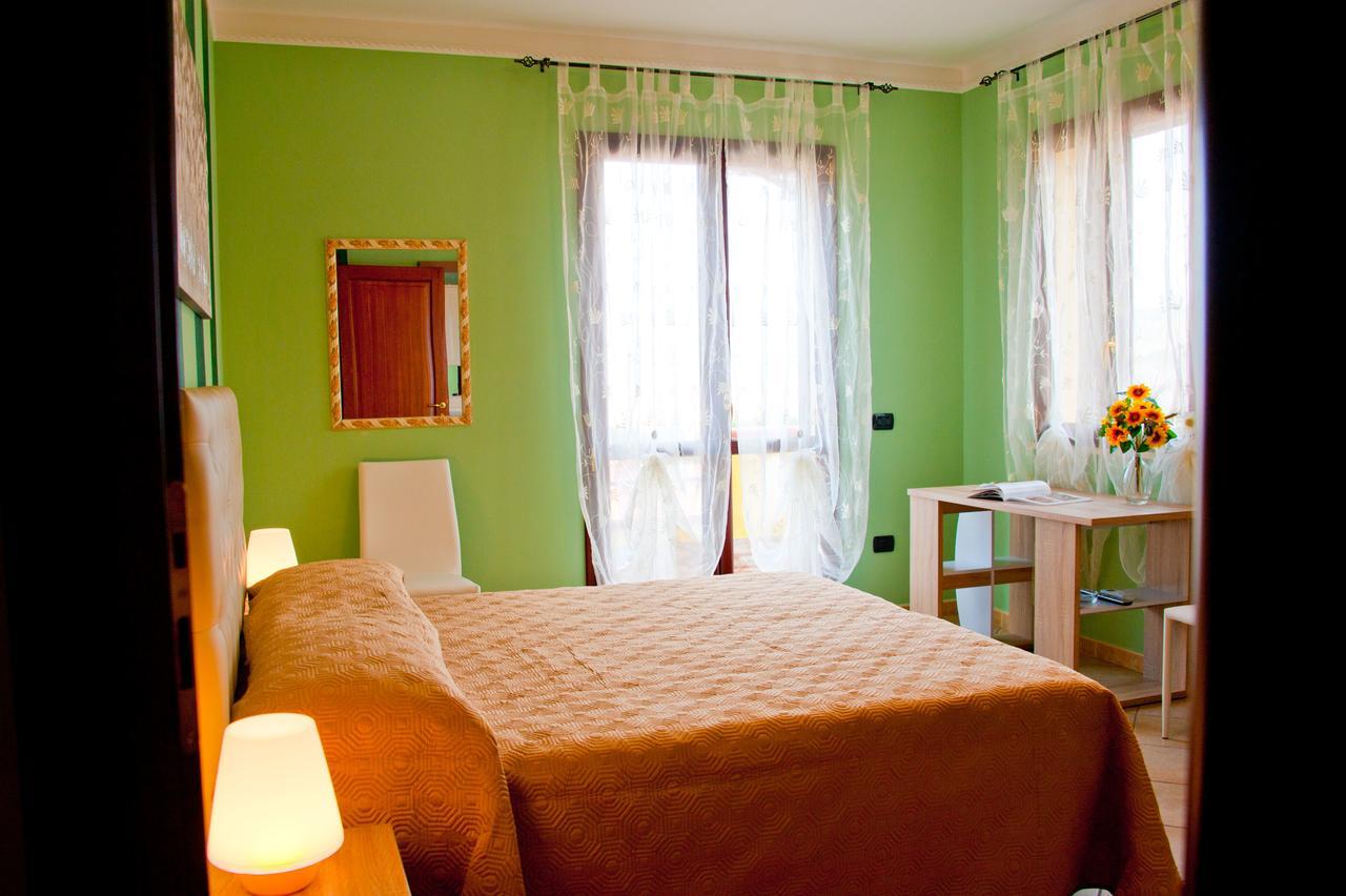 Casa Vacanze Sandalia Боза Екстериор снимка