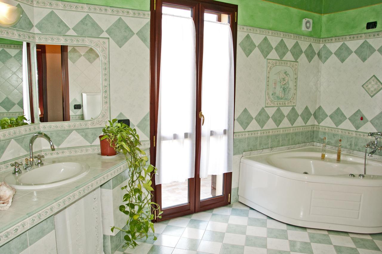 Casa Vacanze Sandalia Боза Екстериор снимка